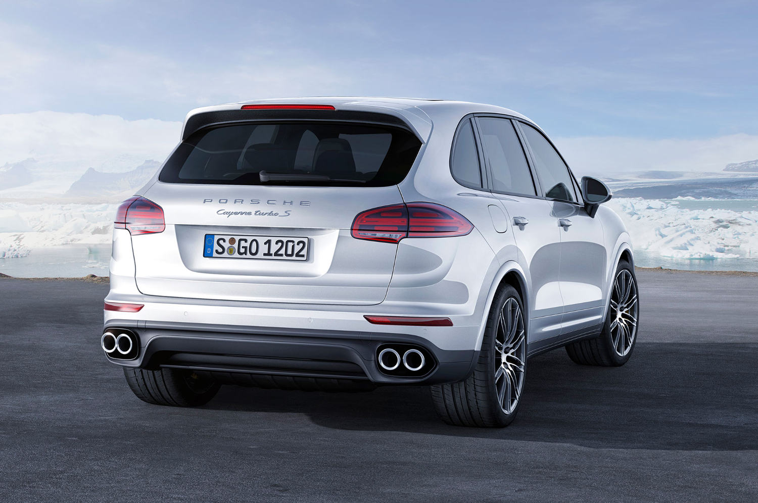 Comparison Porsche Cayenne turbo 2016 vs Porsche Macan turbo 2016